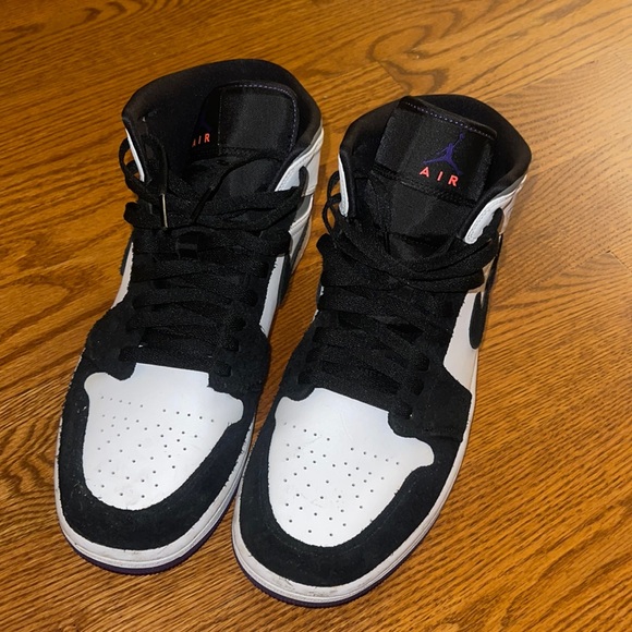 Pristine condition of Jordan 1s court purple worn twice. No creases! Very clean! - Picture 1 of 5